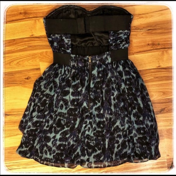 SOLD - AKIRA Black Label Print Cut-Out Dress - Picture 3 of 4